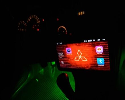 Зеленый Мицубиси Лансер, объемом двигателя 1.3 л и пробегом 400 тыс. км за 2300 $, фото 7 на Automoto.ua