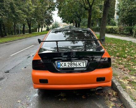 Оранжевый Мицубиси Лансер, объемом двигателя 1.6 л и пробегом 321 тыс. км за 5000 $, фото 4 на Automoto.ua
