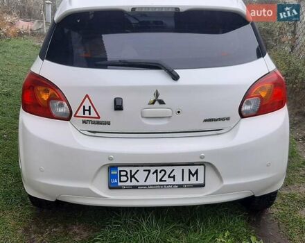 Белый Мицубиси Мираж, объемом двигателя 1.19 л и пробегом 148 тыс. км за 6550 $, фото 1 на Automoto.ua