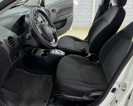 Белый Мицубиси Мираж, объемом двигателя 1.2 л и пробегом 81 тыс. км за 8200 $, фото 16 на Automoto.ua