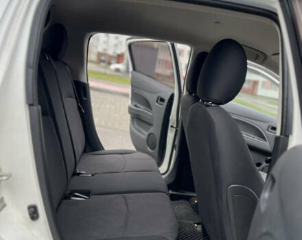 Білий Міцубісі Міраж, об'ємом двигуна 1.19 л та пробігом 61 тис. км за 7950 $, фото 19 на Automoto.ua