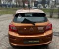 Помаранчевий Міцубісі Міраж, об'ємом двигуна 1.2 л та пробігом 110 тис. км за 6800 $, фото 15 на Automoto.ua