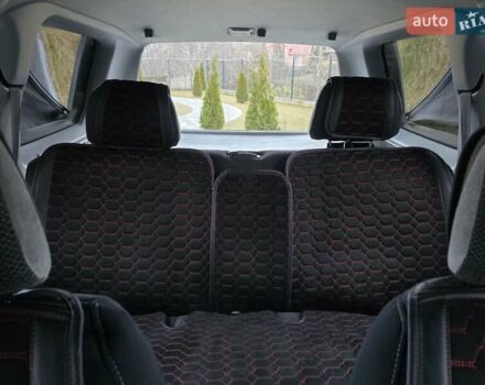 Красный Мицубиси Монтеро, объемом двигателя 3 л и пробегом 155 тыс. км за 5333 $, фото 35 на Automoto.ua