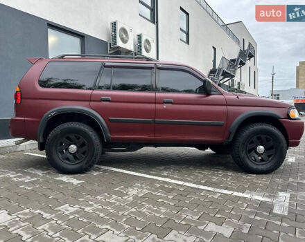Красный Мицубиси Монтеро, объемом двигателя 2.97 л и пробегом 155 тыс. км за 4700 $, фото 3 на Automoto.ua