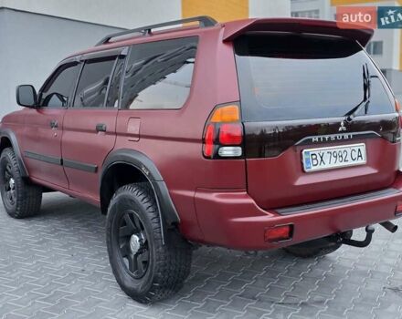 Красный Мицубиси Монтеро, объемом двигателя 3 л и пробегом 155 тыс. км за 5333 $, фото 2 на Automoto.ua