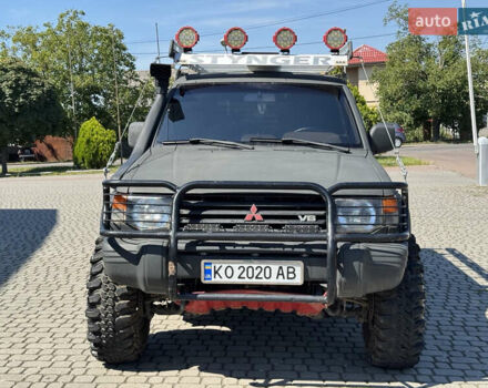 Сірий Міцубісі Монтеро, об'ємом двигуна 3 л та пробігом 300 тис. км за 10999 $, фото 4 на Automoto.ua