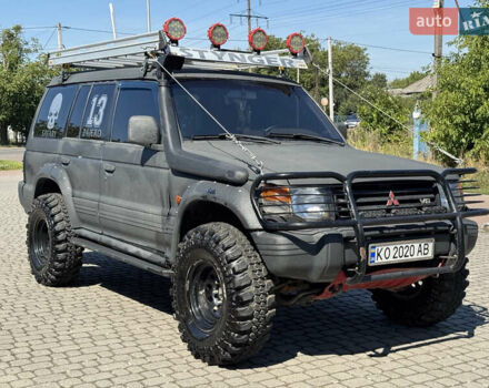 Сірий Міцубісі Монтеро, об'ємом двигуна 3 л та пробігом 300 тис. км за 10999 $, фото 3 на Automoto.ua