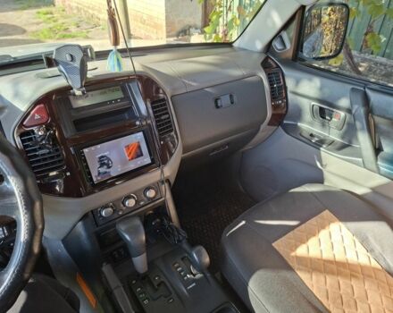 Сірий Міцубісі Монтеро, об'ємом двигуна 3.2 л та пробігом 355 тис. км за 5300 $, фото 5 на Automoto.ua