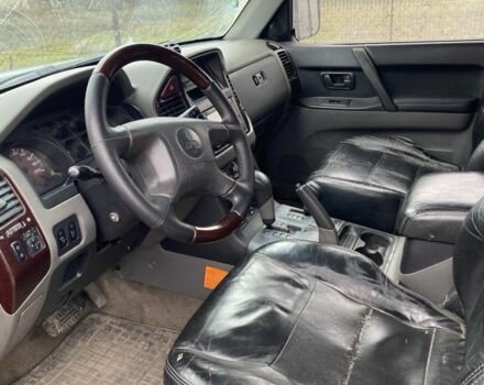 Серый Мицубиси Монтеро, объемом двигателя 3.2 л и пробегом 300 тыс. км за 5500 $, фото 5 на Automoto.ua