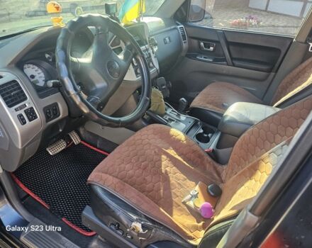 Сірий Міцубісі Монтеро, об'ємом двигуна 0 л та пробігом 375 тис. км за 5500 $, фото 3 на Automoto.ua