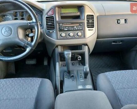 Мицубиси Монтеро 2006 в Николаеве на Automoto.ua Серый Мицубиси Монтеро, объемом двигателя 3.2 л и пробегом 220 тыс. км за 10000 $, фото 4 на Automoto.ua