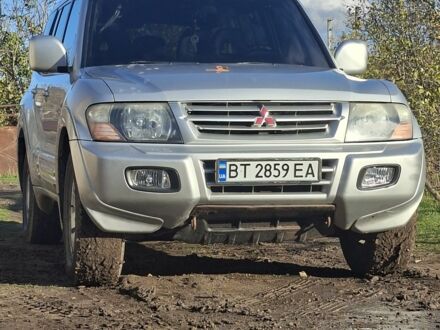 Серый Мицубиси Монтеро, объемом двигателя 3.2 л и пробегом 355 тыс. км за 5300 $, фото 1 на Automoto.ua