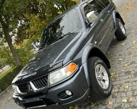 Сірий Міцубісі Натіва, об'ємом двигуна 3 л та пробігом 75 тис. км за 11999 $, фото 1 на Automoto.ua