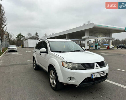 Білий Міцубісі Аутлендер ХЛ, об'ємом двигуна 2 л та пробігом 320 тис. км за 4200 $, фото 2 на Automoto.ua