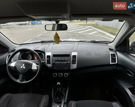Білий Міцубісі Аутлендер ХЛ, об'ємом двигуна 2 л та пробігом 320 тис. км за 4200 $, фото 9 на Automoto.ua