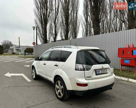 Білий Міцубісі Аутлендер ХЛ, об'ємом двигуна 2 л та пробігом 320 тис. км за 4200 $, фото 3 на Automoto.ua