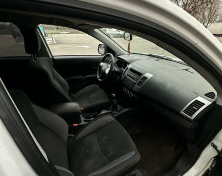 Білий Міцубісі Аутлендер ХЛ, об'ємом двигуна 2 л та пробігом 320 тис. км за 4200 $, фото 10 на Automoto.ua