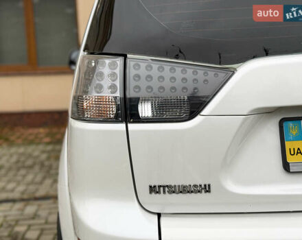 Белый Мицубиси Аутлендер ХЛ, объемом двигателя 3 л и пробегом 216 тыс. км за 10500 $, фото 46 на Automoto.ua