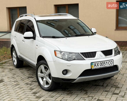 Белый Мицубиси Аутлендер ХЛ, объемом двигателя 3 л и пробегом 216 тыс. км за 10500 $, фото 28 на Automoto.ua