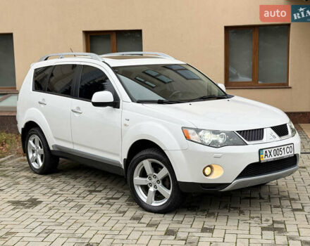 Белый Мицубиси Аутлендер ХЛ, объемом двигателя 3 л и пробегом 216 тыс. км за 10500 $, фото 30 на Automoto.ua