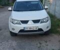 Білий Міцубісі Аутлендер ХЛ, об'ємом двигуна 2.4 л та пробігом 220 тис. км за 8000 $, фото 1 на Automoto.ua