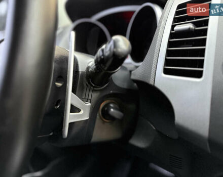 Белый Мицубиси Аутлендер ХЛ, объемом двигателя 3 л и пробегом 216 тыс. км за 10500 $, фото 82 на Automoto.ua