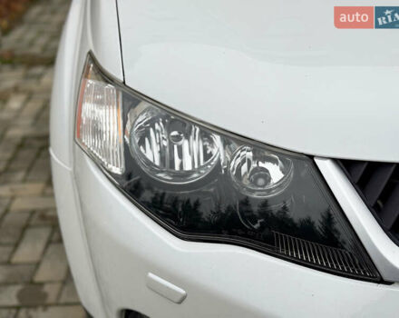 Белый Мицубиси Аутлендер ХЛ, объемом двигателя 3 л и пробегом 216 тыс. км за 10500 $, фото 21 на Automoto.ua