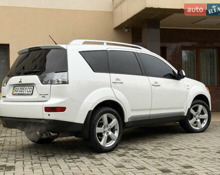 Белый Мицубиси Аутлендер ХЛ, объемом двигателя 3 л и пробегом 216 тыс. км за 10500 $, фото 38 на Automoto.ua
