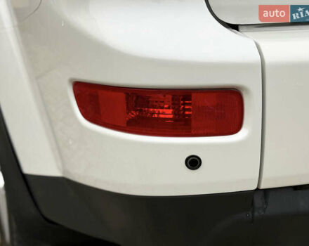 Белый Мицубиси Аутлендер ХЛ, объемом двигателя 3 л и пробегом 216 тыс. км за 10500 $, фото 49 на Automoto.ua