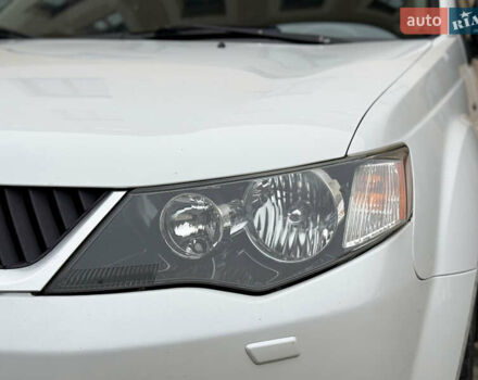 Белый Мицубиси Аутлендер ХЛ, объемом двигателя 3 л и пробегом 216 тыс. км за 10500 $, фото 23 на Automoto.ua