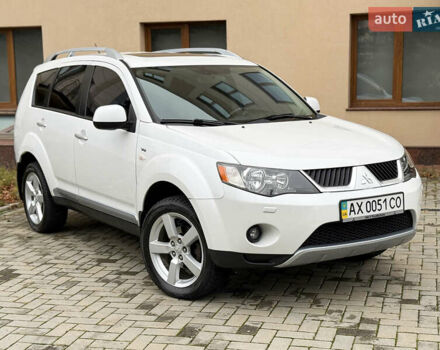 Белый Мицубиси Аутлендер ХЛ, объемом двигателя 3 л и пробегом 216 тыс. км за 10500 $, фото 27 на Automoto.ua