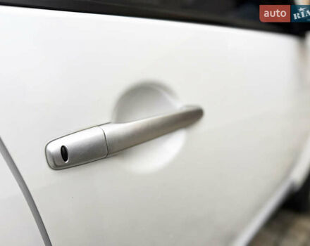 Белый Мицубиси Аутлендер ХЛ, объемом двигателя 3 л и пробегом 216 тыс. км за 10500 $, фото 54 на Automoto.ua