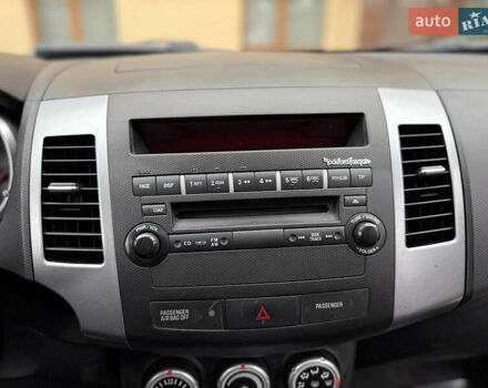 Белый Мицубиси Аутлендер ХЛ, объемом двигателя 3 л и пробегом 216 тыс. км за 10500 $, фото 84 на Automoto.ua