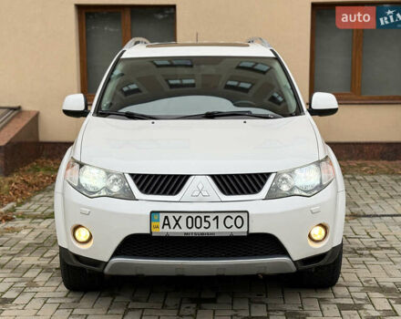 Белый Мицубиси Аутлендер ХЛ, объемом двигателя 3 л и пробегом 216 тыс. км за 10500 $, фото 12 на Automoto.ua