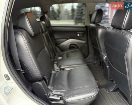 Белый Мицубиси Аутлендер ХЛ, объемом двигателя 3 л и пробегом 216 тыс. км за 10500 $, фото 76 на Automoto.ua