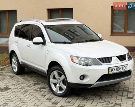 Белый Мицубиси Аутлендер ХЛ, объемом двигателя 3 л и пробегом 216 тыс. км за 10500 $, фото 32 на Automoto.ua