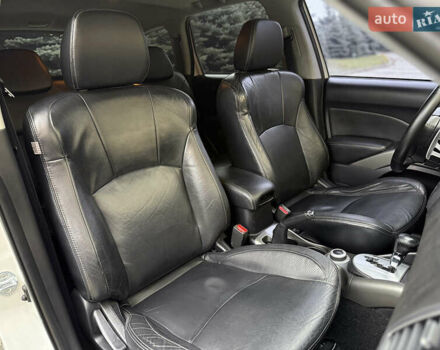 Белый Мицубиси Аутлендер ХЛ, объемом двигателя 3 л и пробегом 216 тыс. км за 10500 $, фото 77 на Automoto.ua