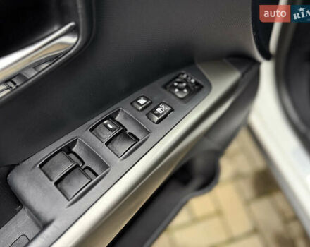 Белый Мицубиси Аутлендер ХЛ, объемом двигателя 3 л и пробегом 216 тыс. км за 10500 $, фото 59 на Automoto.ua