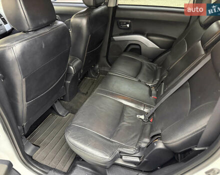 Белый Мицубиси Аутлендер ХЛ, объемом двигателя 3 л и пробегом 216 тыс. км за 10500 $, фото 70 на Automoto.ua