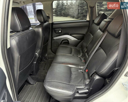 Белый Мицубиси Аутлендер ХЛ, объемом двигателя 3 л и пробегом 216 тыс. км за 10500 $, фото 75 на Automoto.ua