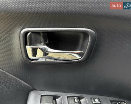 Белый Мицубиси Аутлендер ХЛ, объемом двигателя 3 л и пробегом 216 тыс. км за 10500 $, фото 60 на Automoto.ua