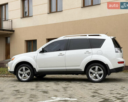 Белый Мицубиси Аутлендер ХЛ, объемом двигателя 3 л и пробегом 216 тыс. км за 10500 $, фото 16 на Automoto.ua