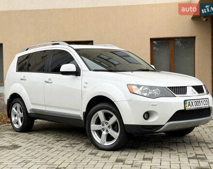 Белый Мицубиси Аутлендер ХЛ, объемом двигателя 3 л и пробегом 216 тыс. км за 10500 $, фото 33 на Automoto.ua