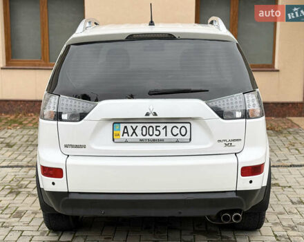 Белый Мицубиси Аутлендер ХЛ, объемом двигателя 3 л и пробегом 216 тыс. км за 10500 $, фото 44 на Automoto.ua