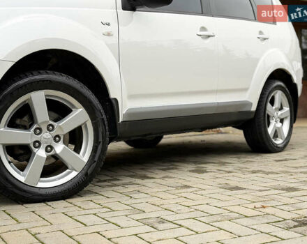 Белый Мицубиси Аутлендер ХЛ, объемом двигателя 3 л и пробегом 216 тыс. км за 10500 $, фото 13 на Automoto.ua