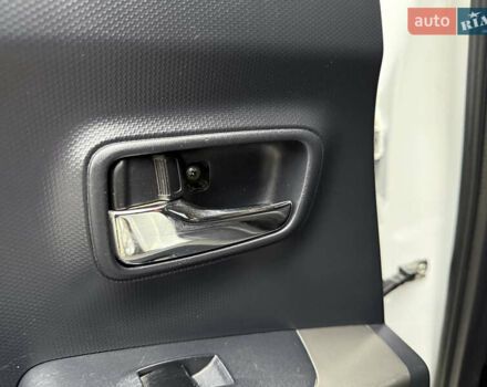 Белый Мицубиси Аутлендер ХЛ, объемом двигателя 3 л и пробегом 216 тыс. км за 10500 $, фото 74 на Automoto.ua