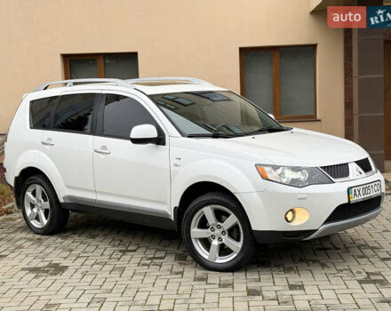 Белый Мицубиси Аутлендер ХЛ, объемом двигателя 3 л и пробегом 216 тыс. км за 10500 $, фото 29 на Automoto.ua