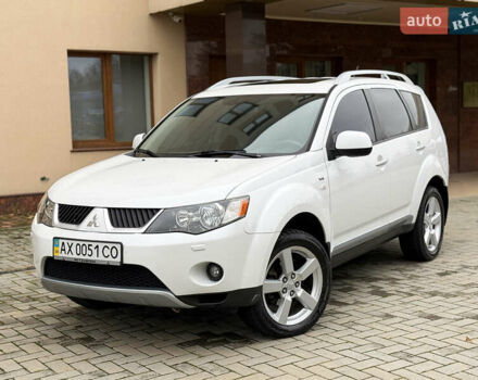 Белый Мицубиси Аутлендер ХЛ, объемом двигателя 3 л и пробегом 216 тыс. км за 10500 $, фото 8 на Automoto.ua