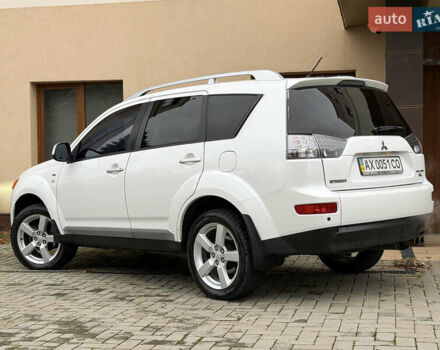 Белый Мицубиси Аутлендер ХЛ, объемом двигателя 3 л и пробегом 216 тыс. км за 10500 $, фото 50 на Automoto.ua