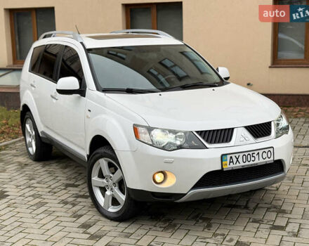 Белый Мицубиси Аутлендер ХЛ, объемом двигателя 3 л и пробегом 216 тыс. км за 10500 $, фото 26 на Automoto.ua